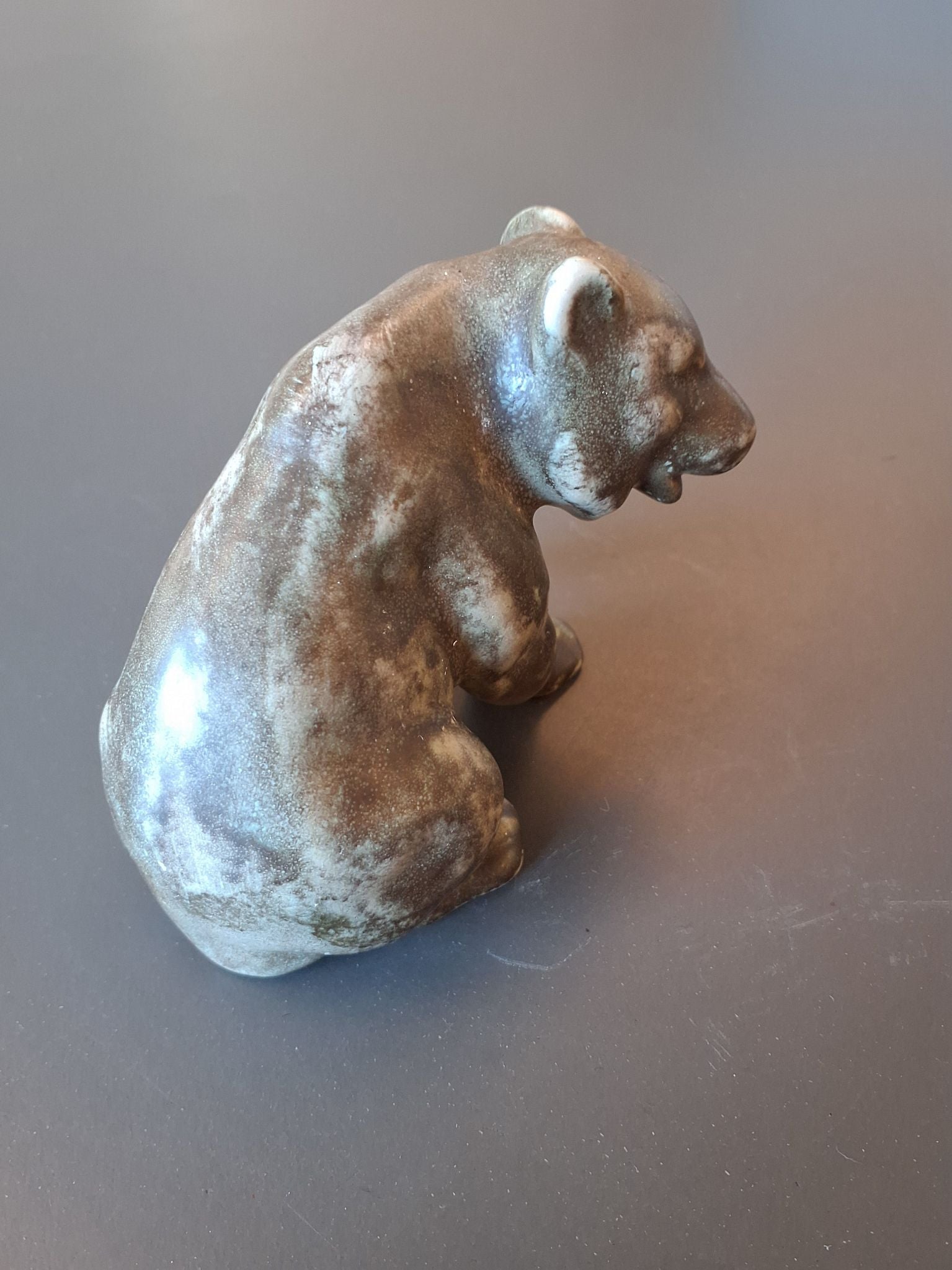 Keramik Johgus Bornholm bamse nr 23.